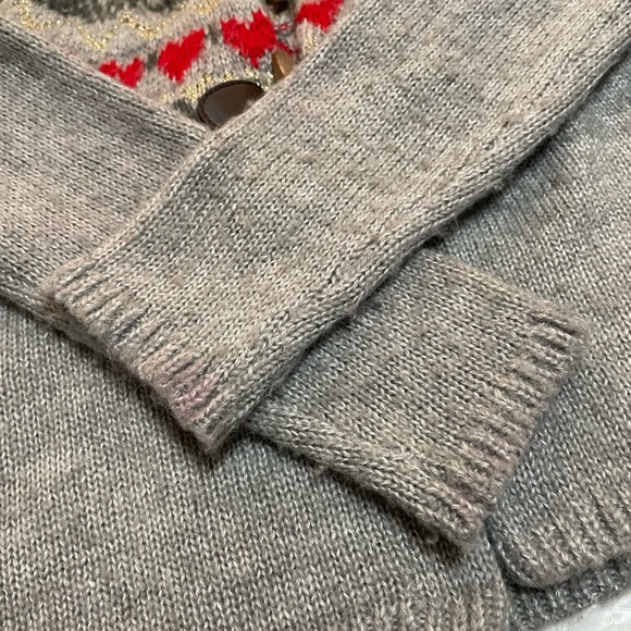 Adorable Oshkosh Sweater with Nordic & Heart Details - Picture 4 of 5